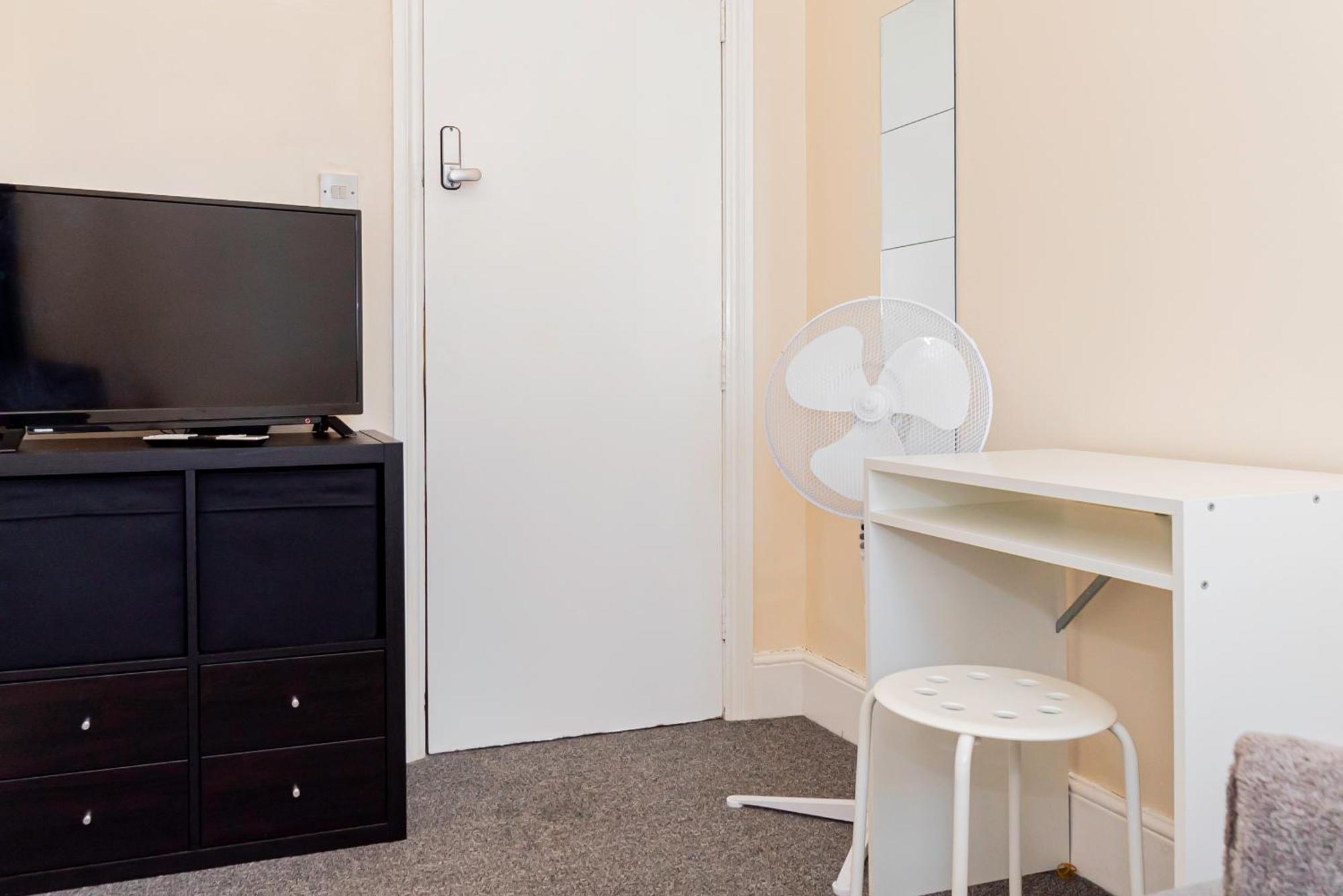 Shirley House 5, Guest House, Self Catering, Self Check In With Smart Locks, Use Of Fully Equipped Kitchen, Close To City Centre, Ideal For Longer Stays And Fawley Contractors 사우샘프턴 외부 사진