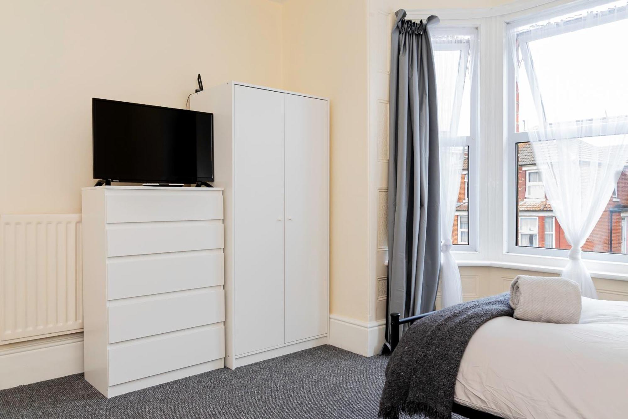 Shirley House 5, Guest House, Self Catering, Self Check In With Smart Locks, Use Of Fully Equipped Kitchen, Close To City Centre, Ideal For Longer Stays And Fawley Contractors 사우샘프턴 외부 사진