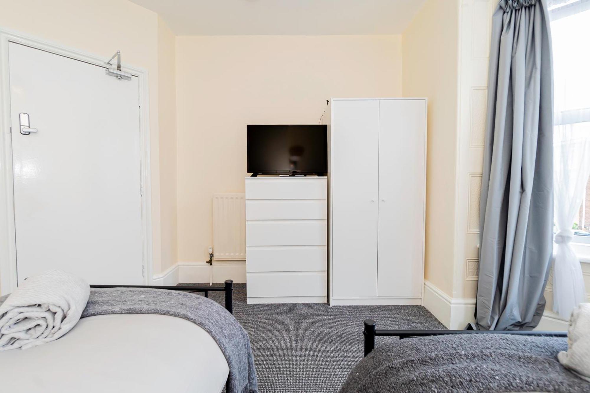 Shirley House 5, Guest House, Self Catering, Self Check In With Smart Locks, Use Of Fully Equipped Kitchen, Close To City Centre, Ideal For Longer Stays And Fawley Contractors 사우샘프턴 외부 사진